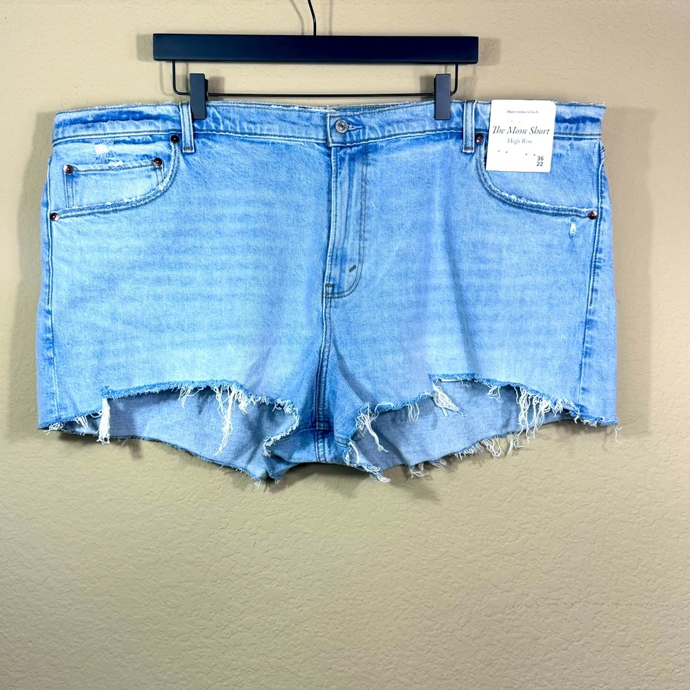 NEW Plus Size Abercrombie & Fitch The Mom Short High Rise Light Wash 22 Beach